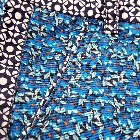 J.C.CREW CHINO shorts size 6. Blue print.Front pockets. Zipper front. Size 6.. - Picture 2 of 7